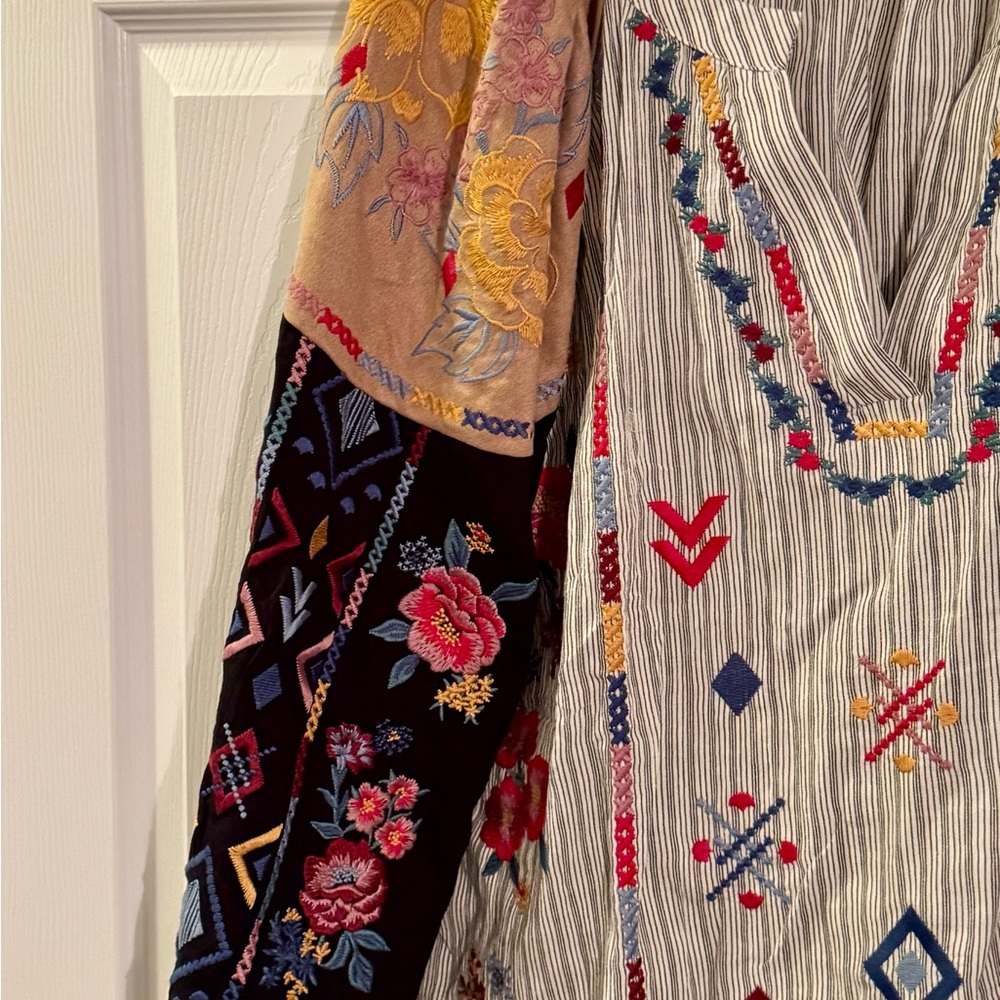 Savanna Jane Multicolor Embroidered Top - Picture 6 of 8